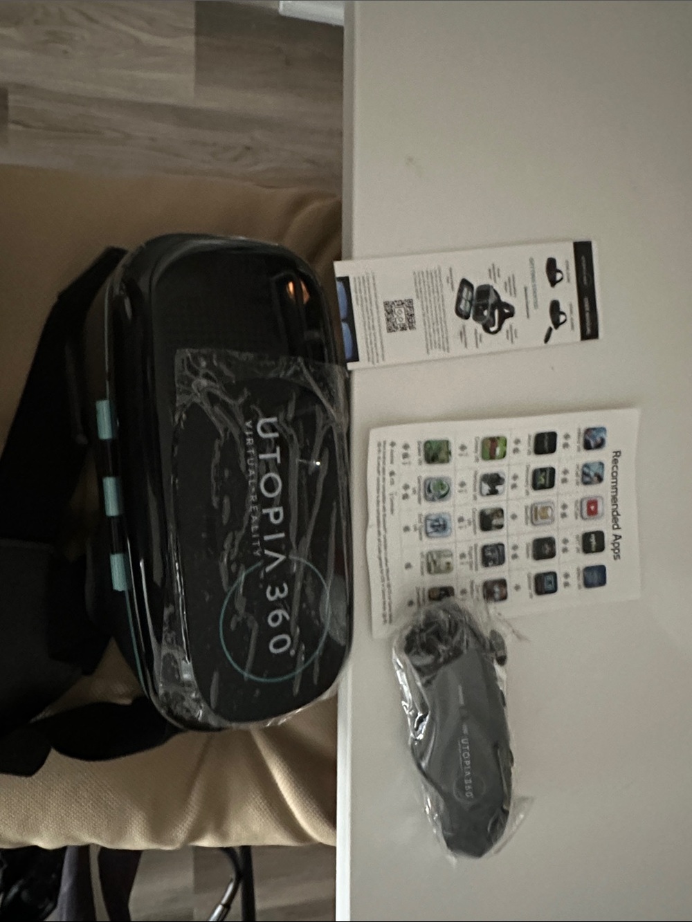 Utopia 360 VR Headset with Remote - Black and Teal